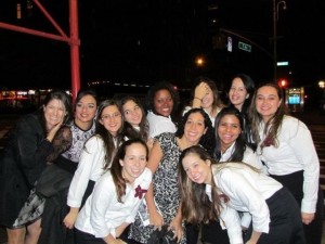 20120502-185121.jpg Lilia Valente,Tania Bertassoli ,Camila Ruiz e Vozes do Brasil